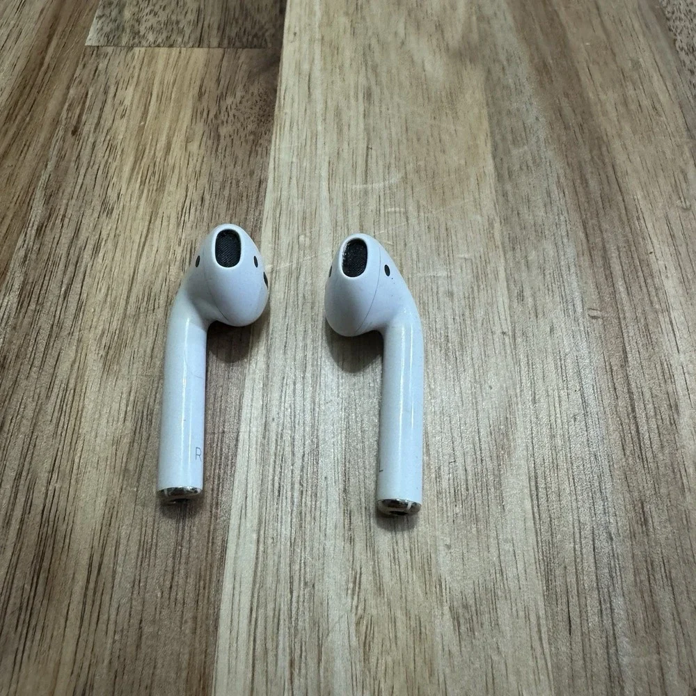 Apple AirPods 2nd Generation White A2031 Wireless Earbuds with Charging Case